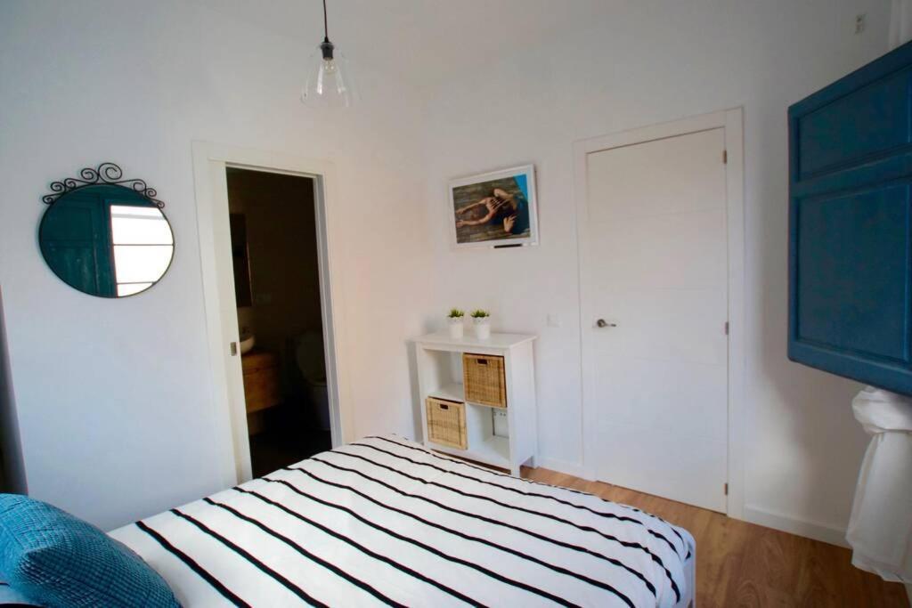 Lovely Flat Fira Mwc 오스피탈레트 데 요브레가트 외부 사진