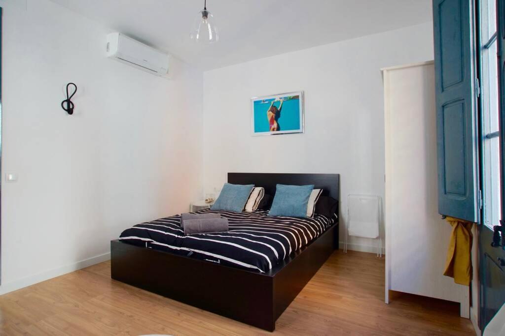 Lovely Flat Fira Mwc 오스피탈레트 데 요브레가트 외부 사진