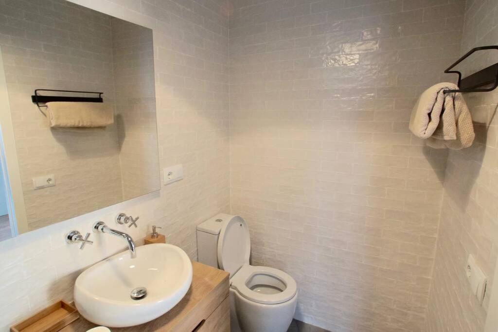 Lovely Flat Fira Mwc 오스피탈레트 데 요브레가트 외부 사진