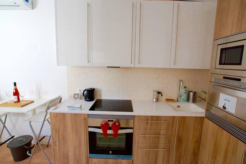 Lovely Flat Fira Mwc 오스피탈레트 데 요브레가트 외부 사진